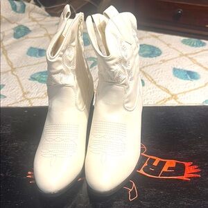 White Embroidered Women's Boots